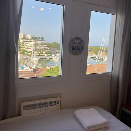 En Puerto Con Terraza Y Vistas Al Mar * بلاتجا ذارو